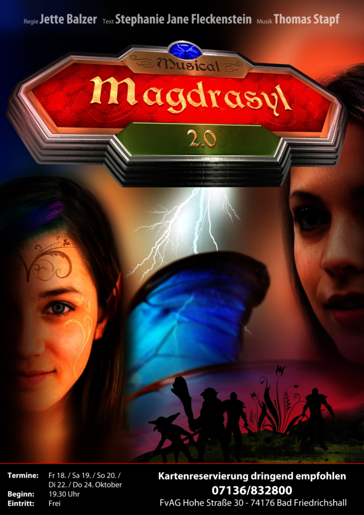 Plakat des 2019 aufgeführten Musicals Magdrasyl 2.0. Zu sehen sind Blitze und zwei teilweise sichtbare Gesichter von Mitwirkenden. Text: Regie: Jette Balzer, Text: Stephanie Jane Fleckenstein, Musik: Thomas Stapf. Genannt werden die bereits vergangenen Termine, die Adresse der Schule und ein Hinweis auf die Kartenreservierung.