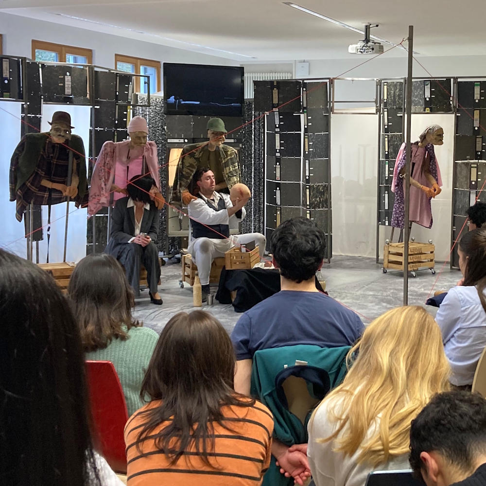 Blick auf die Bühne von "Der zerbrochene Krug"